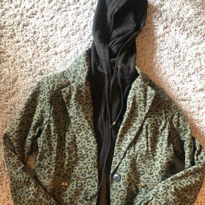 Fall jacket with detachable hood